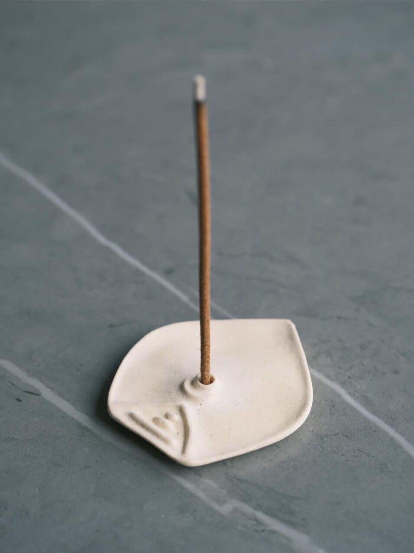 SAVVYS Handcrafted Ceramic Incense Holder – Modern Minimalist Design(Incense Sticks Not Included)