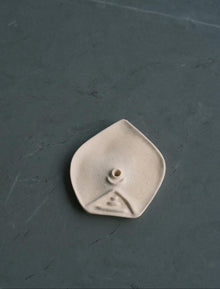 SAVVYS Handcrafted Ceramic Incense Holder – Modern Minimalist Design(Incense Sticks Not Included)