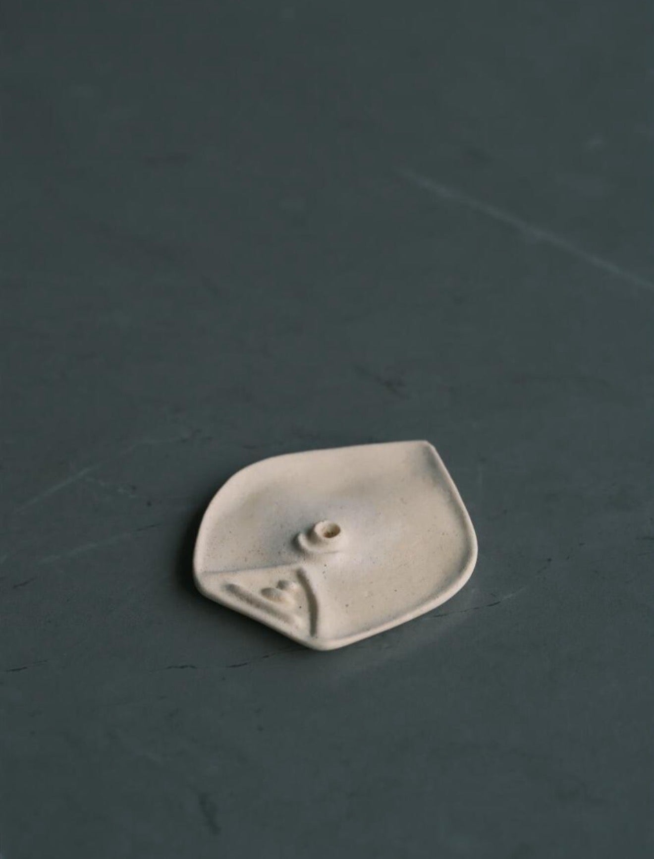SAVVYS Handcrafted Ceramic Incense Holder – Modern Minimalist Design(Incense Sticks Not Included)